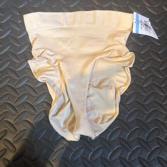 SKIMS • seamless sculpt mid waisted briefs NWT RW1 - Picture 5 of 7